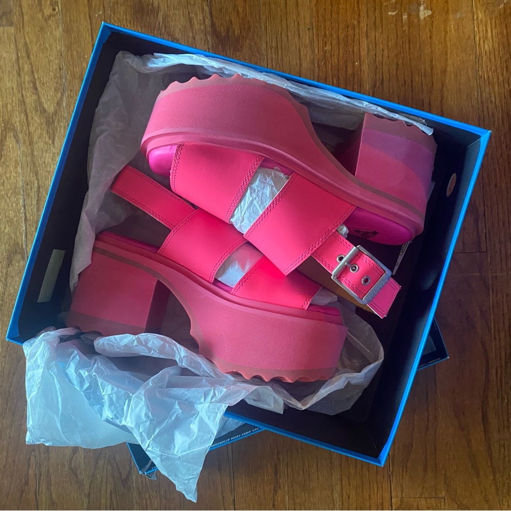 John Fluevog Skyhigh-F Razzle Platform Sandal - Vibrant Pink - Picture 7 of 13